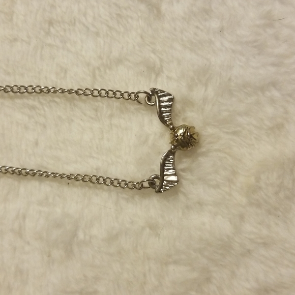 TM WBEI. (s16) Harry Potter Golden Snitch Necklace - Picture 1 of 3